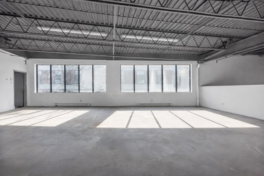 More Photos Of 403-409 Rue Saint-Roch, Montréal Warehouse For Sale