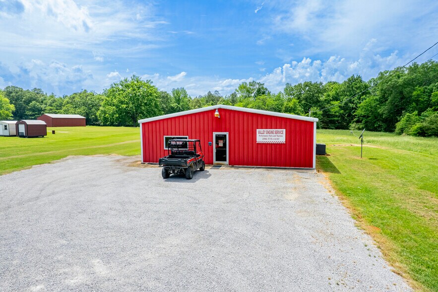 More Photos Of 1111 Mount Tabor Rd, Hartselle Showroom For Sale
