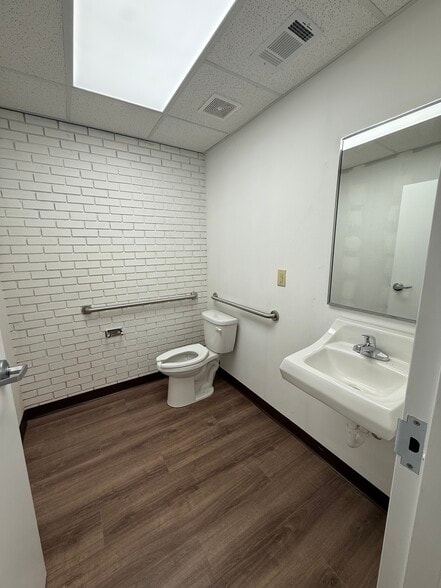 More Photos Of 1359-1367 13th St, Columbus General Retail For Lease