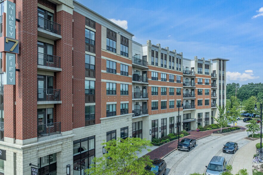 More Photos Of 9750 Crescent Park Cir, Orland Park Apartments For Lease