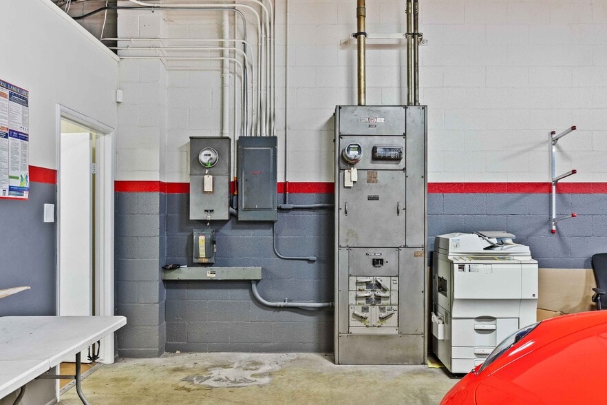 More Photos Of 7400 San Fernando Rd, Sun Valley Warehouse For Sale