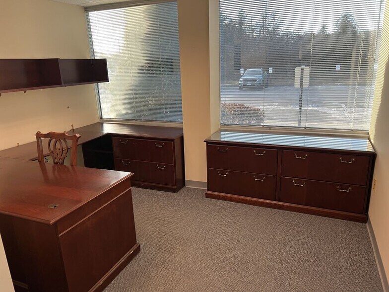 More Photos Of 753 Boston Post Rd, Guilford Office For Lease