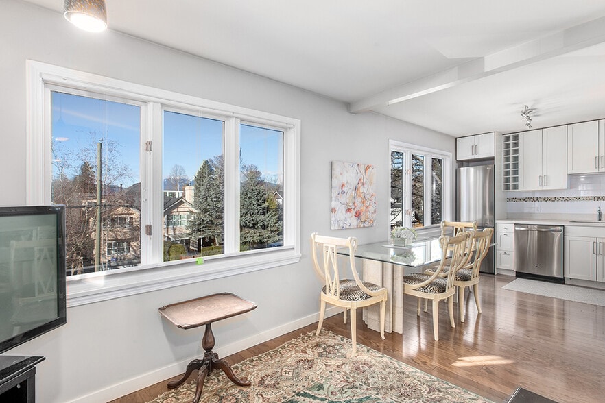 More Photos Of 2814 3rd Av W, Vancouver Hospitality For Sale