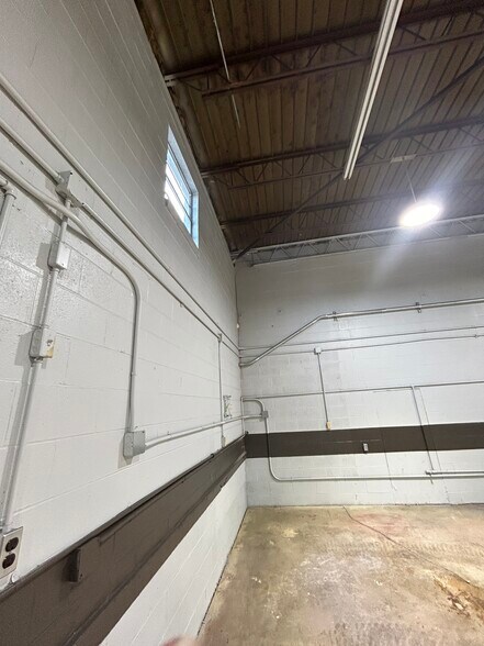 More Photos Of 4744 Singleton Station Rd, Louisville Distribution For Lease