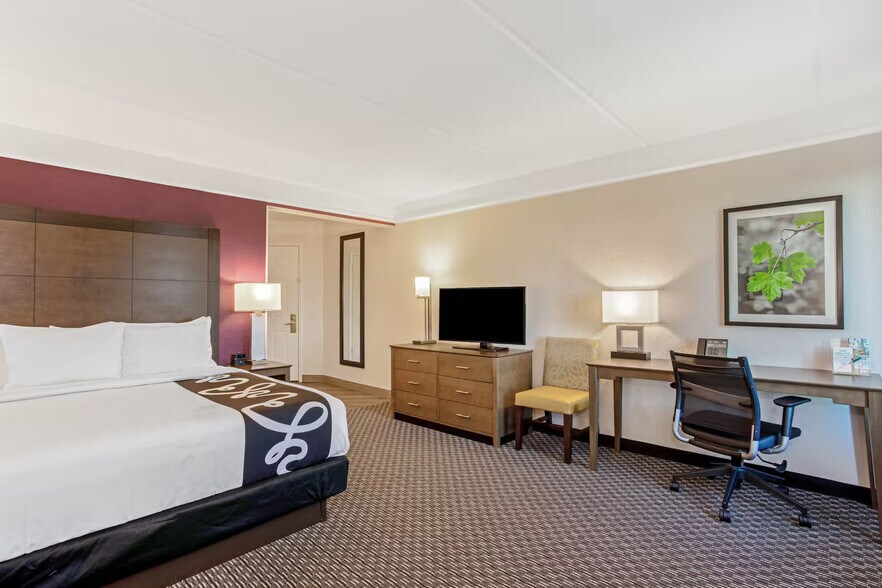 More Photos Of 1030 E 23rd St, Panama City Hotel For Sale