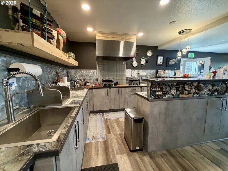 More Photos Of 404 Garibaldi (Hwy 101), Garibaldi General Retail For Sale