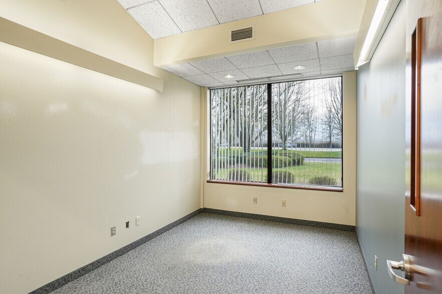 More Photos Of 2965 Ryan Dr SE, Salem Office For Sale