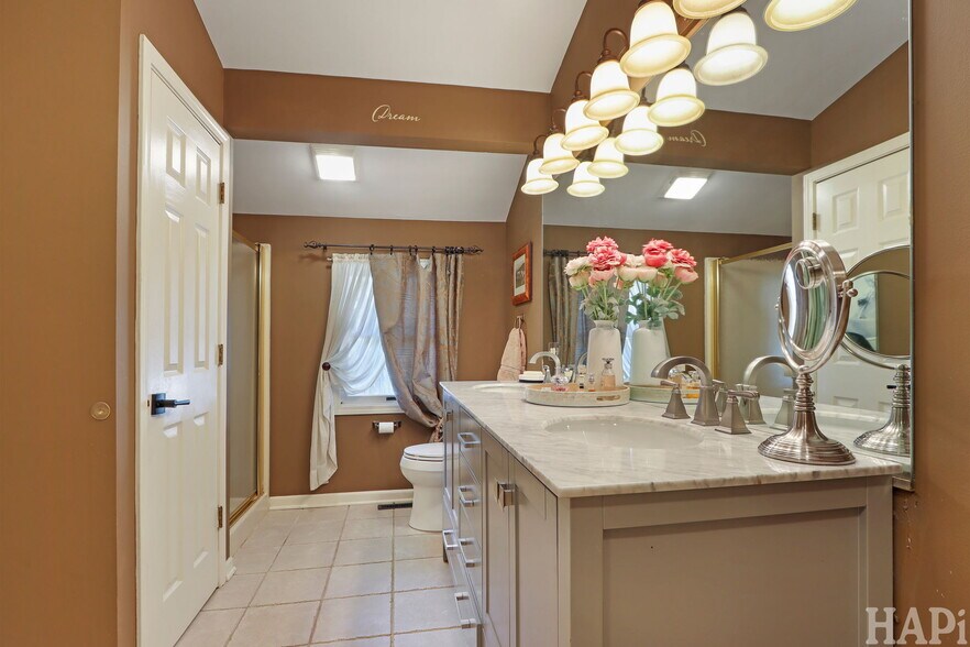 More Photos Of 4403 S Roberts Rd, Island Lake Veterinarian Kennel For Sale
