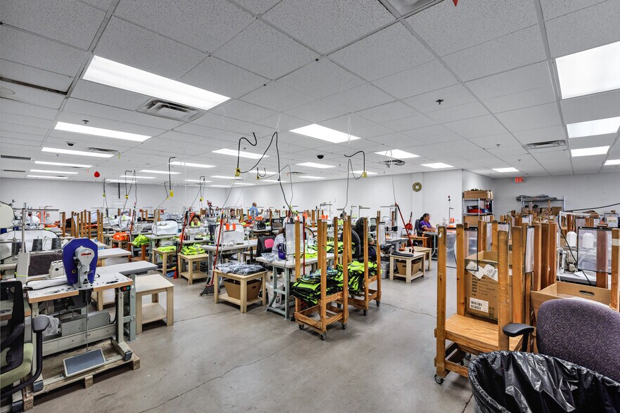 More Photos Of 2000 W 1st St, Tempe Light Manufacturing For Sale