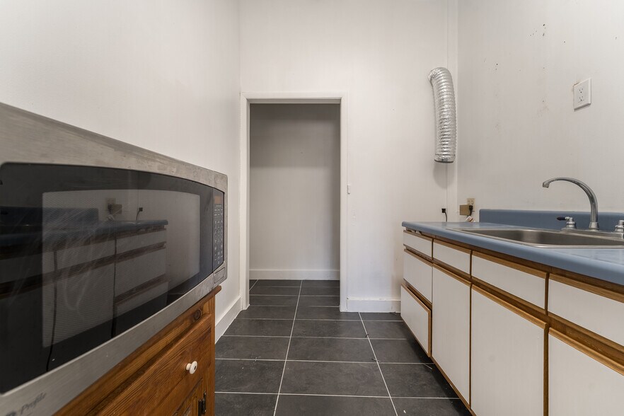 More Photos Of 1 Old Highway 28, White House Station Storefront Retail Office For Lease