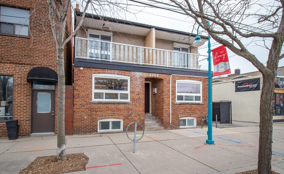 Primary Photo Of 3263 Lake Shore Blvd W, Toronto Dormitory For Sale