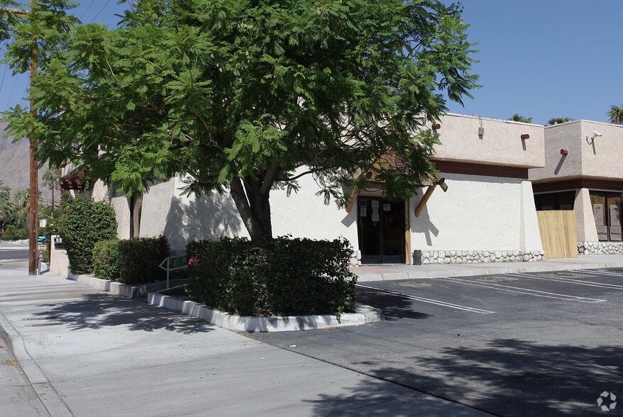 More Photos Of 2100 N Palm Canyon Dr, Palm Springs Restaurant For Lease