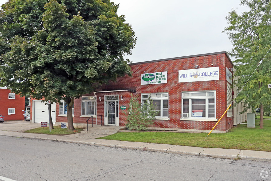 Primary Photo Of 10-12 Maple Ave, Smiths Falls General Retail For Sale