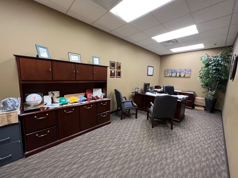 More Photos Of 3930 Western Ave, Knoxville Office For Sale