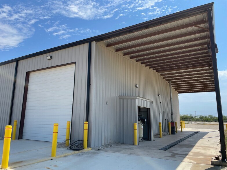 More Photos Of 586 County Road 429, Pleasanton Industrial For Sale