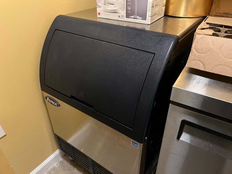 More Photos Of 550 Metropolitan Ave, Brooklyn Apartments For Lease