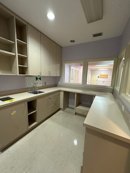 More Photos Of 1005 Pinellas St, Clearwater Medical For Lease