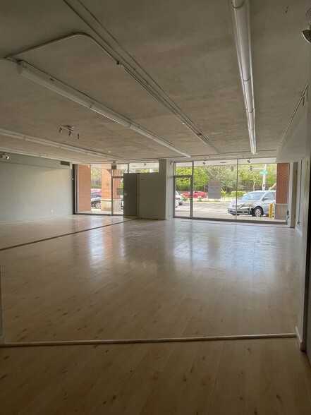 More Photos Of 3407-3421 Church St, Skokie Unknown For Lease