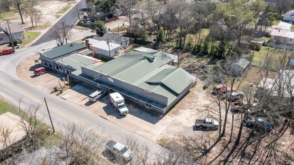 More Photos Of 815 N 3rd St, Lufkin Storefront Retail Office For Sale