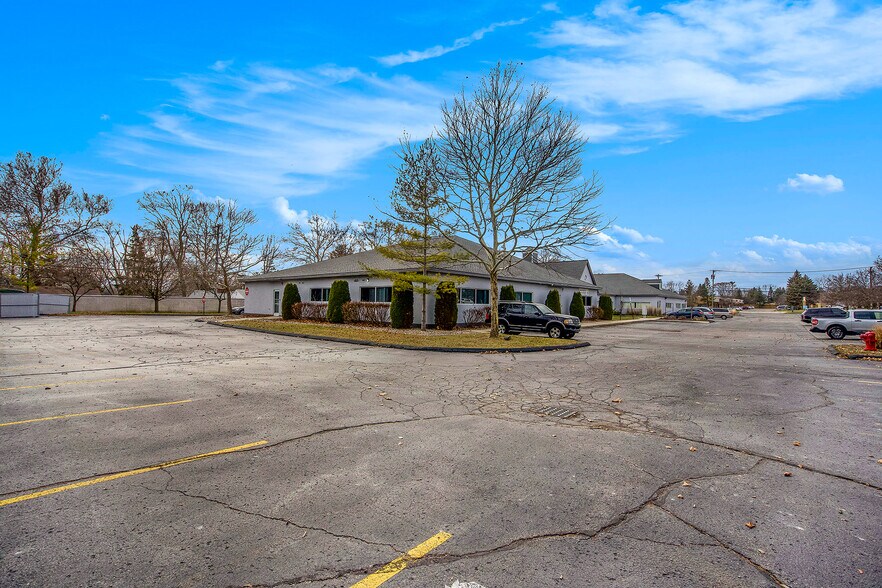 More Photos Of 24100 Meadowbrook Rd, Novi Storefront For Sale