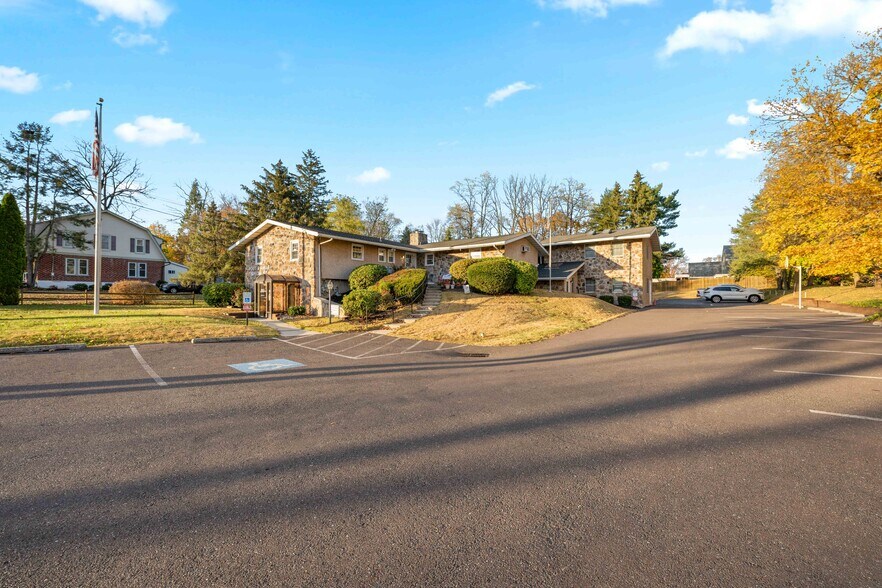 More Photos Of 123 W Main St, Trappe Medical For Sale