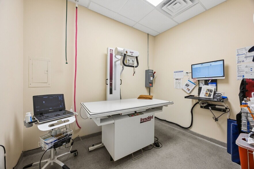 More Photos Of 22014 7th Ave S, Des Moines Medical For Sale