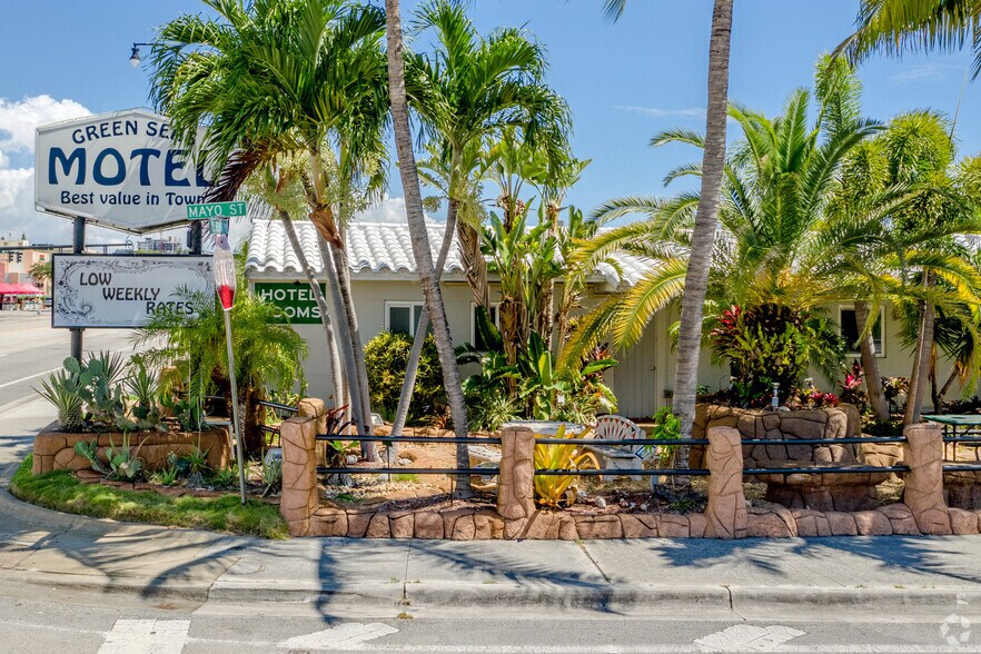 More Photos Of 1419 S Federal Hwy, Hollywood Hotel For Sale