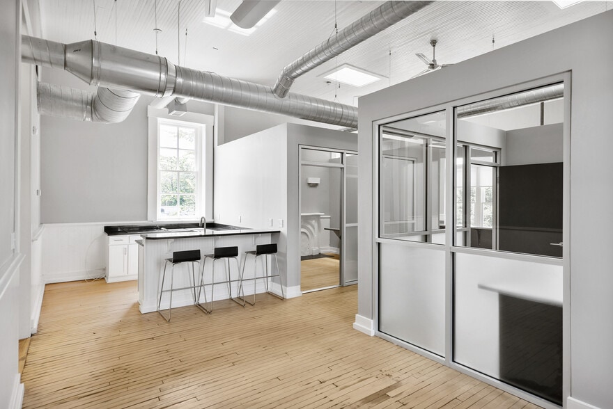 More Photos Of 1122 Rogers St, Louisville Police Fire Station For Sale