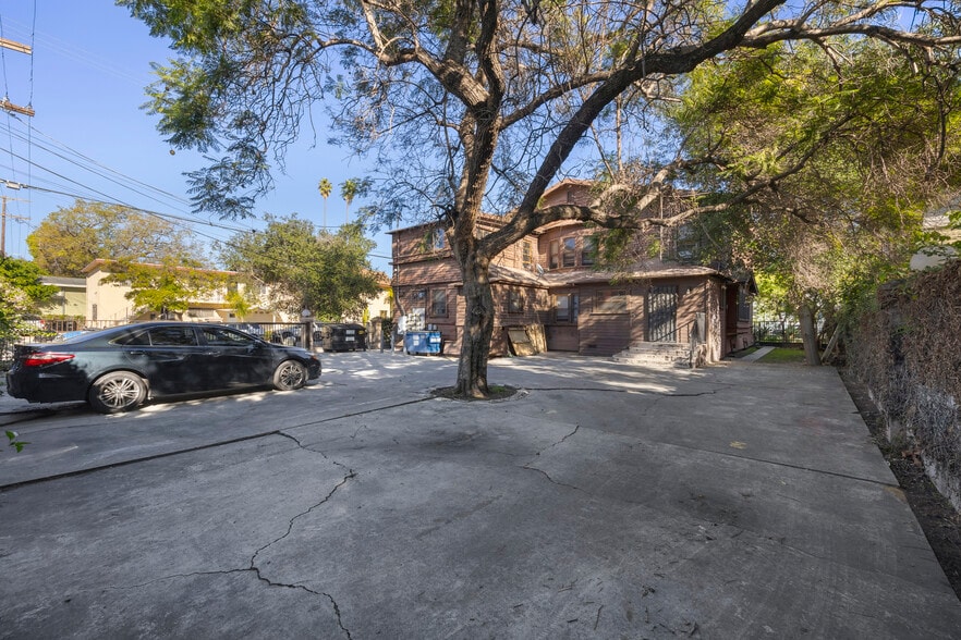 More Photos Of 2703 Raymond Ave, Los Angeles Apartments For Sale