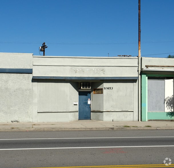 More Photos Of 10653-10657 Burbank Blvd, North Hollywood Office For Sale