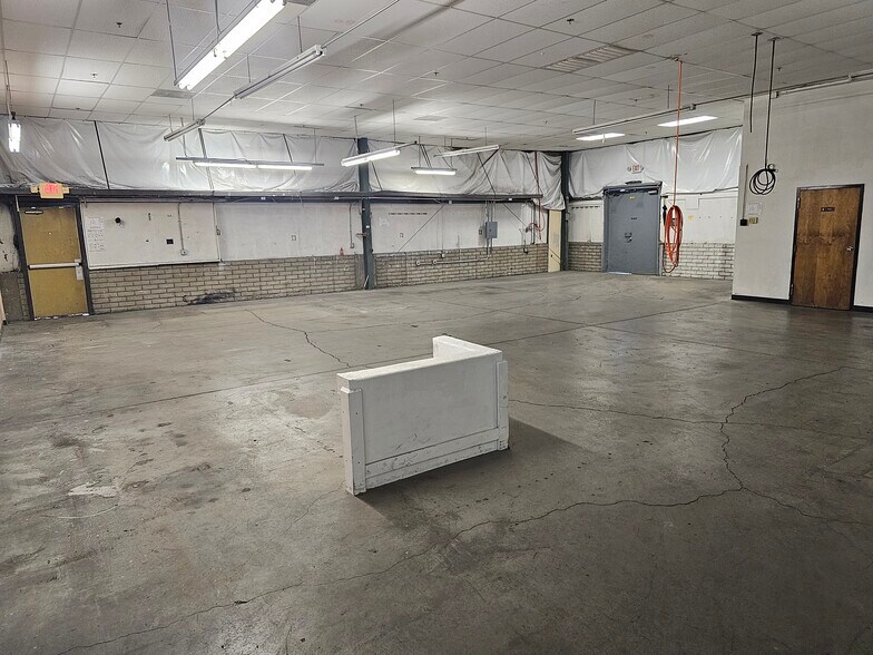 More Photos Of 2908 S Highland Dr, Las Vegas Warehouse For Lease