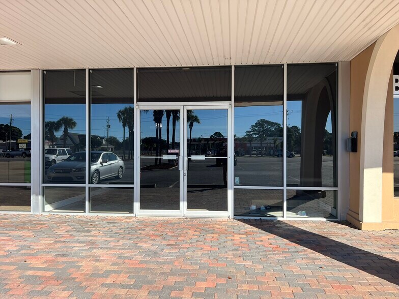 More Photos Of 9-27 Eglin Pky NE, Fort Walton Beach General Retail For Lease