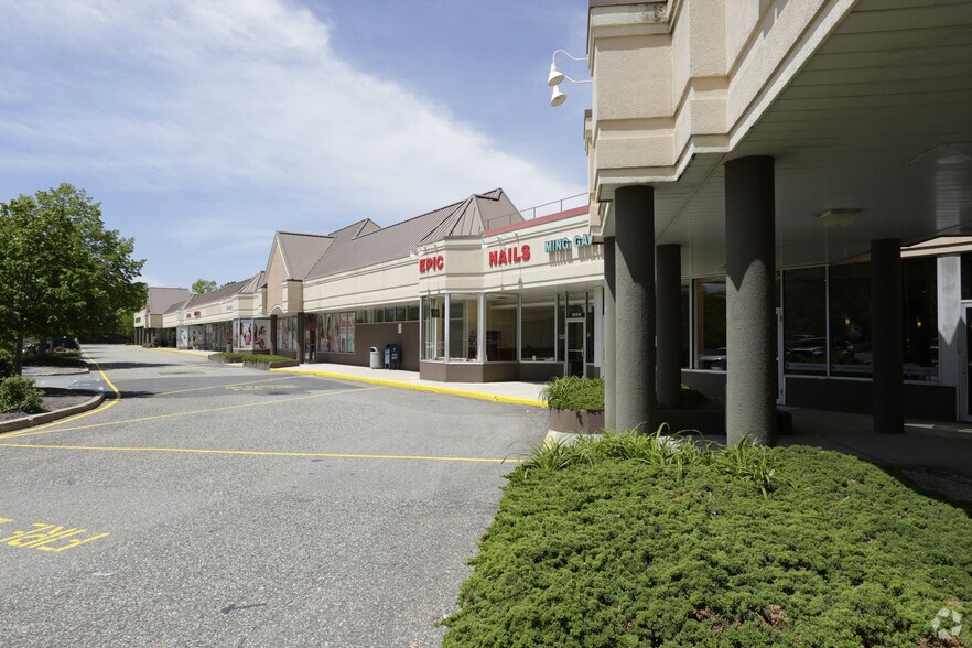 More Photos Of 248-268 W Montauk Hwy, Hampton Bays Unknown For Lease
