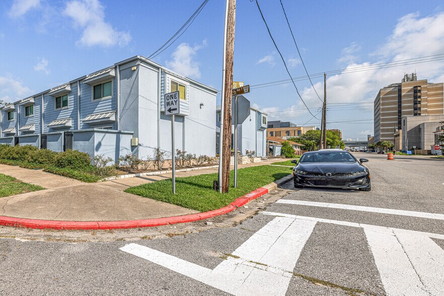 More Photos Of 525 11th St, Galveston Apartments For Sale