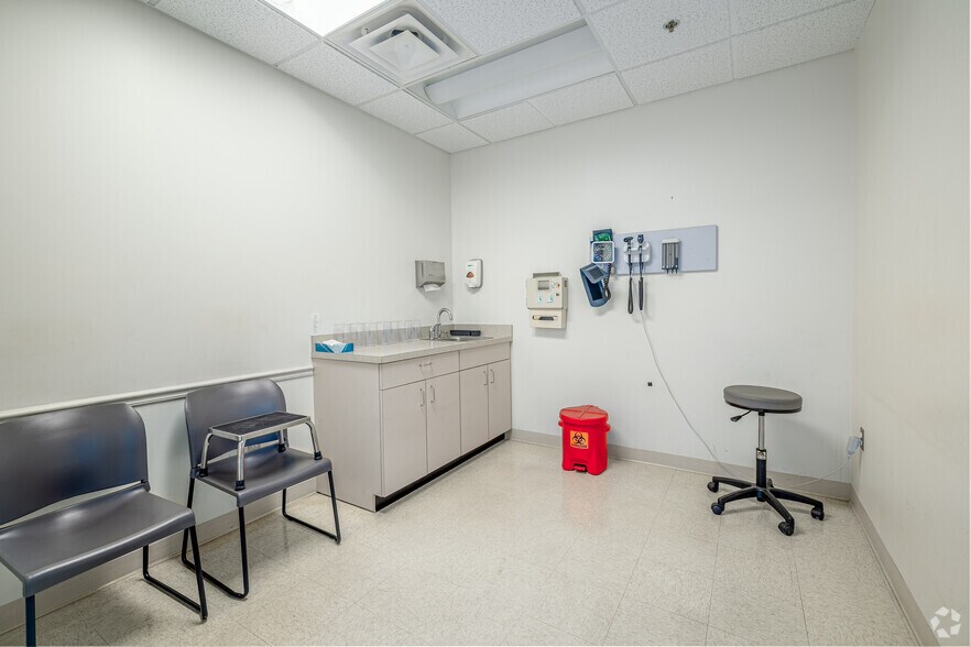 More Photos Of 6020 Meadowridge Center Dr, Elkridge Medical For Lease