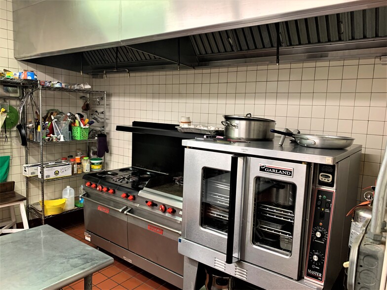 More Photos Of 1208 Laurel St, Columbia Freestanding For Sale