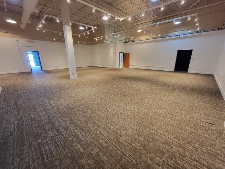 More Photos Of 2101 W 41st St, Sioux Falls General Retail For Lease
