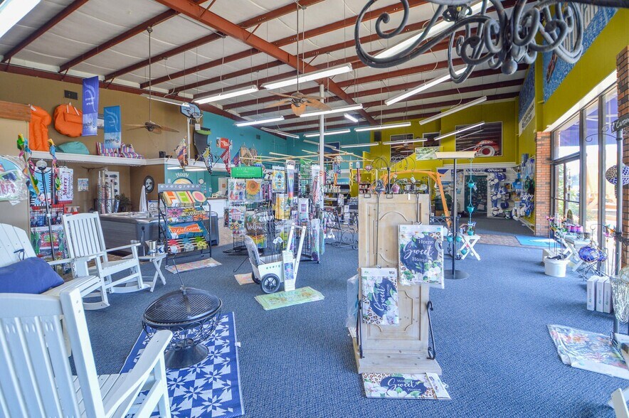 More Photos Of 415 Wilkins Wise Rd, Columbus Showroom For Sale