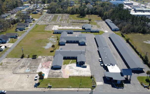 Primary Photo Of 2700 Broad St, Lake Charles Hotel For Sale