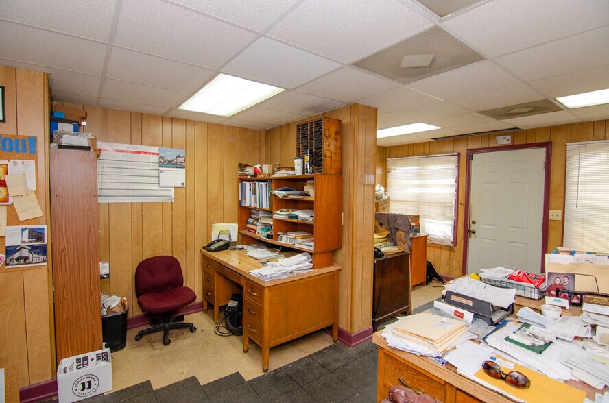 More Photos Of 1108 Pickett Rd, Norfolk Flex For Sale