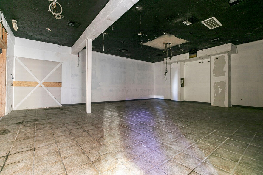 More Photos Of 6340 Yucca St, Los Angeles Restaurant For Lease