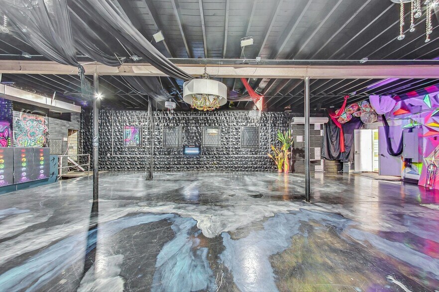 More Photos Of 3693-3705 W Grand Ave, Chicago Warehouse For Sale