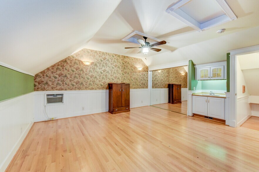 More Photos Of 1313 Washington St, Sumner Religious Facility For Sale