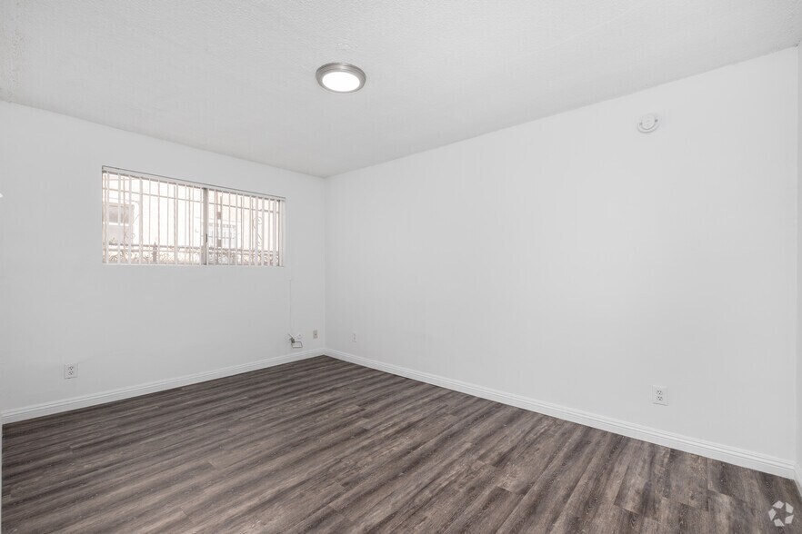 More Photos Of 2700 Ellendale Pl, Los Angeles Apartments For Sale