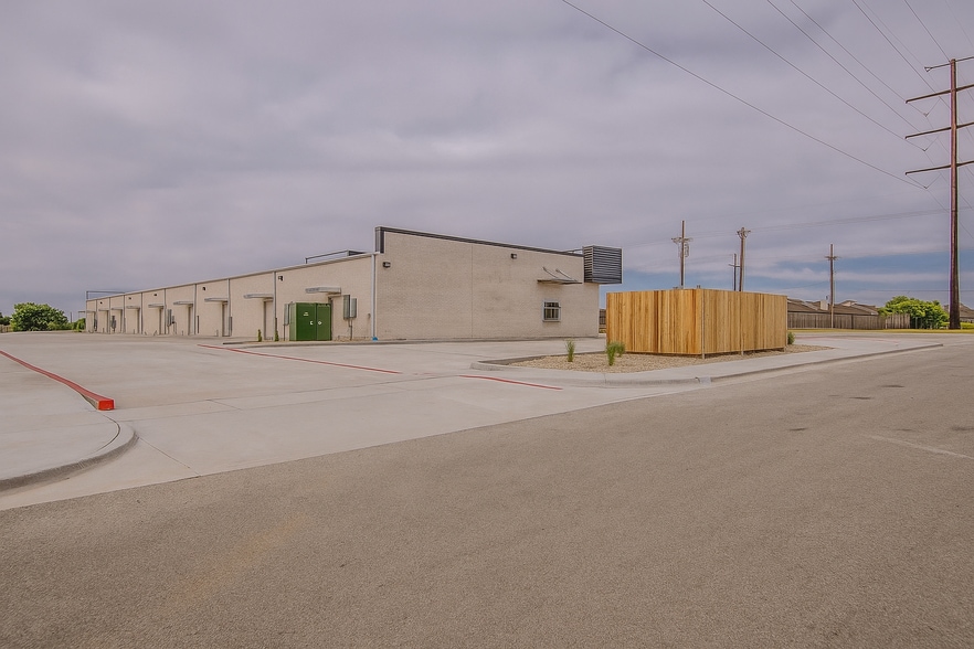 More Photos Of 10617 University Ave, Lubbock Storefront Retail Office For Lease