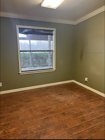 More Photos Of 500 Dennis Rd, Weatherford Flex For Lease