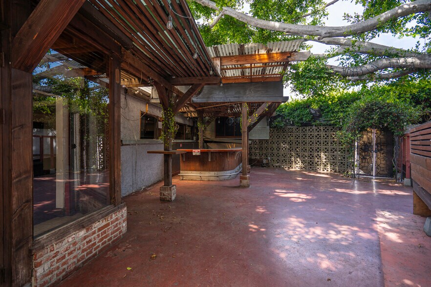 More Photos Of 1350 S La Brea Ave, Los Angeles Restaurant For Sale