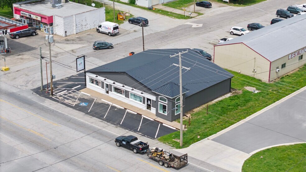 More Photos Of 311 W 3rd St, Grove Storefront Retail Office For Sale