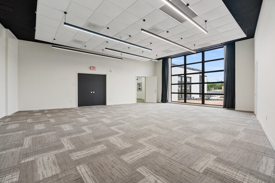More Photos Of 702 N Thompson St, Conroe Office For Lease