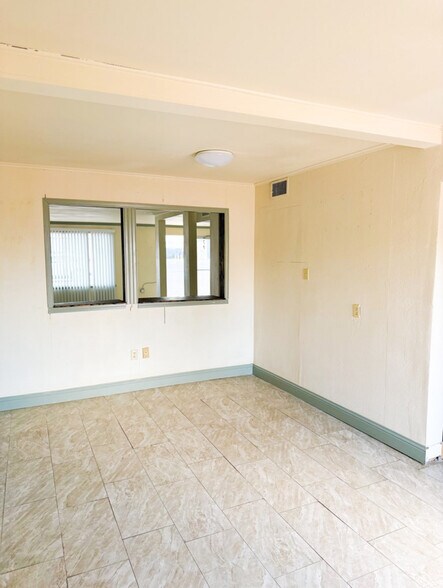 More Photos Of 308 Avenue B, Andrews Office For Sale